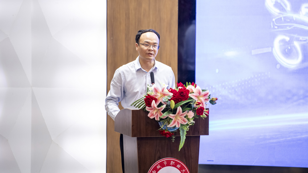 梁华廉副校长致辞（陈观海摄）