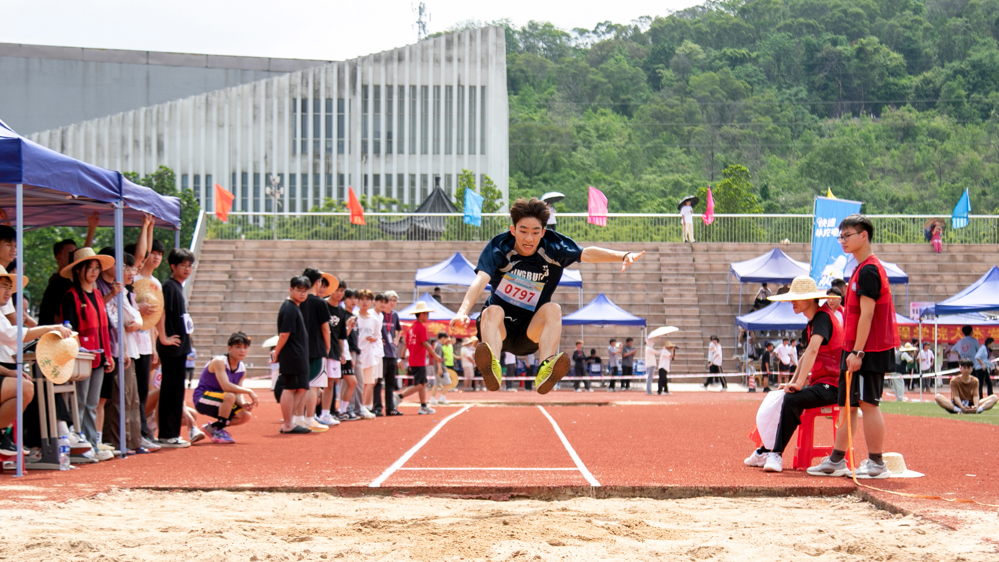 跳远比赛 (1)