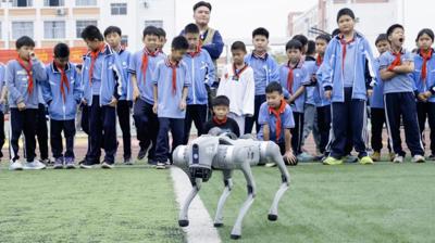 点燃青少年科技梦想|广西城市职业大学科技研学活动进小学