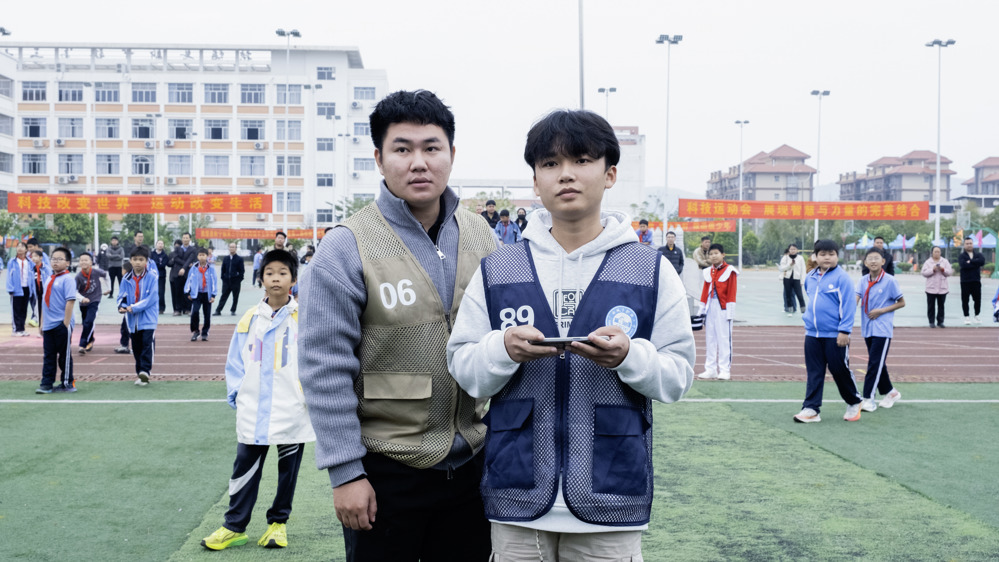 科技赋能成长·航空航天探秘-扶绥县新宁镇第三小学科技研学活动-无人机体验) (3)