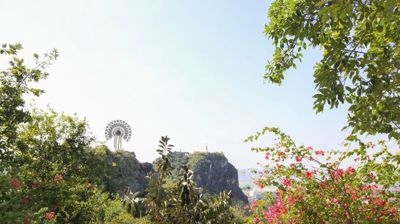 （蝴蝶山）远看女娲山