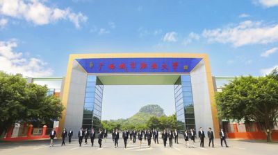 广西城市职业大学空港校区校门