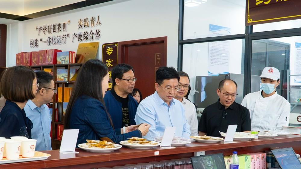 自治区卫健委领导到校调研医养照护专业建设：推动专业发展，助力健康养老