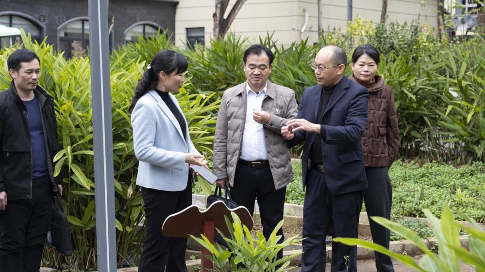 崇左市副市长黄覃梅考察国粹百草园实训基