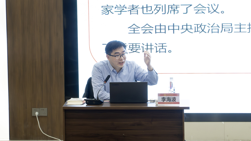 李海波博士讲解（特写）