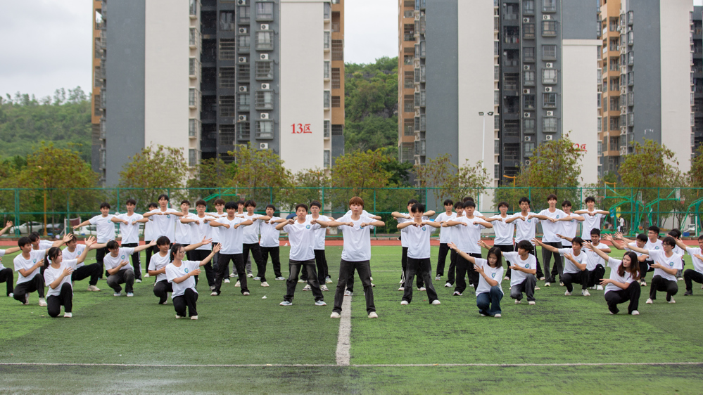 汽车工程学院开场舞表演 (4)