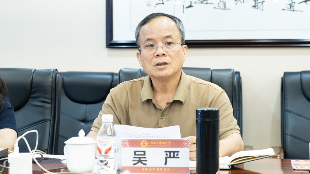 吴严老师特写（陈欣雅摄）