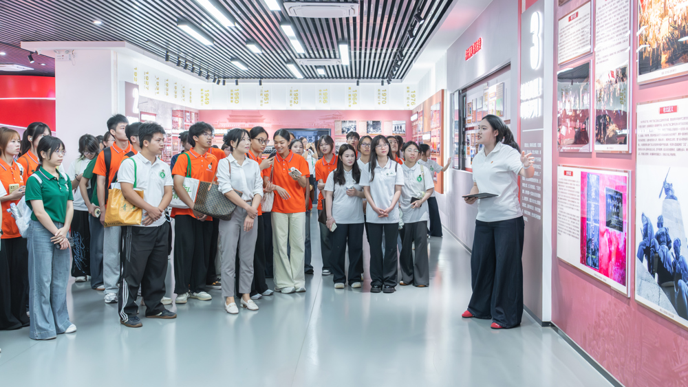 发展对象联培联建实践教学-农职大参观党史馆（覃若彤摄） (3)