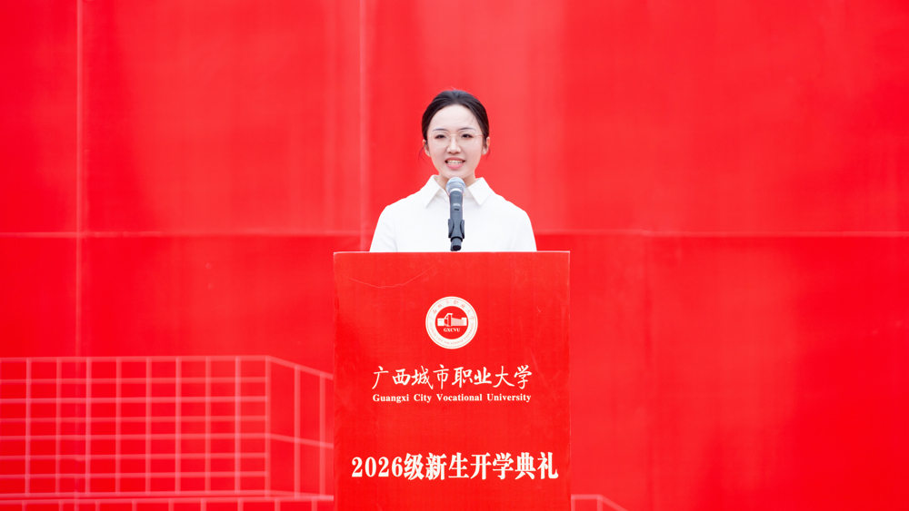 优秀教师代表唐宇霆发言
