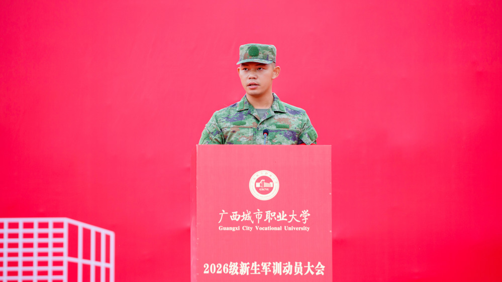 承训教官代表李浩恒发言