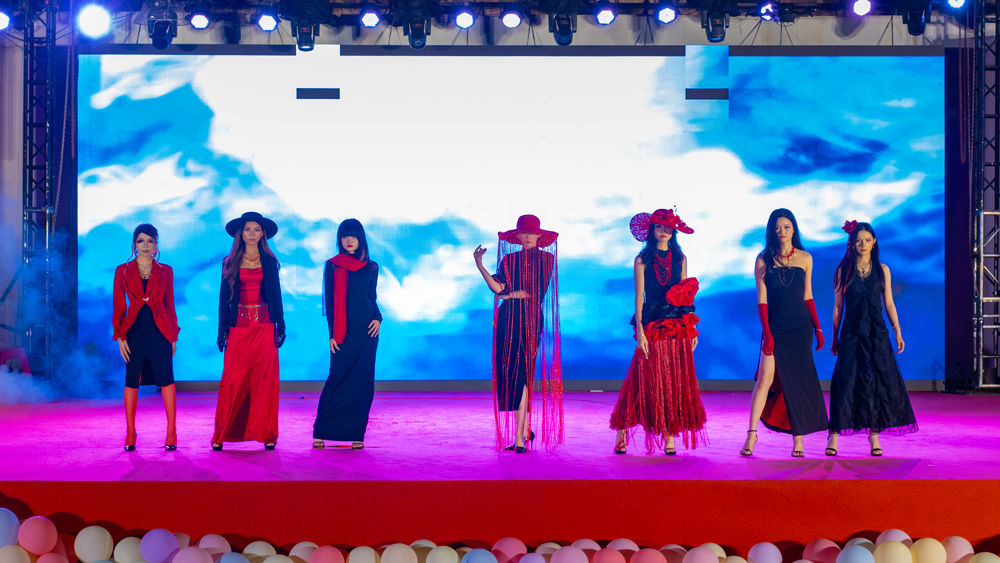 《逆光赤焰》节目
