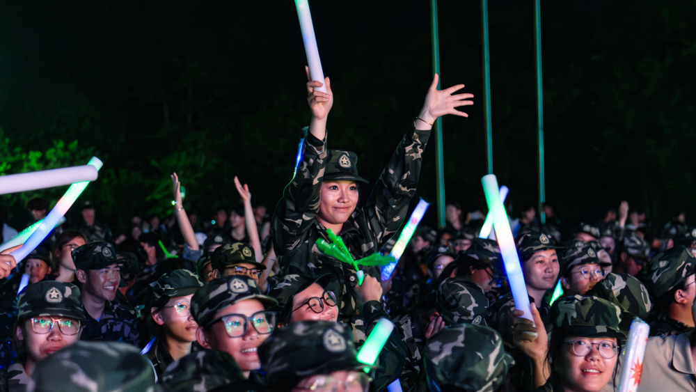 问答抢答环节新生抢答（左翊摄）