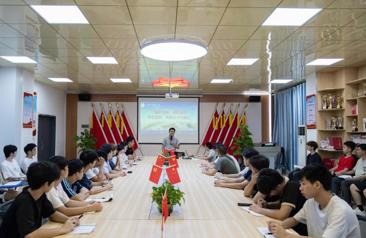 汽车工程学院召开“旗帜领航，团队成长”学生党员、入党积极分子交流会