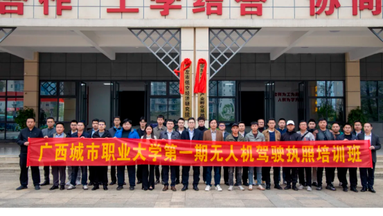 赛事夺金、资质加持双出彩，课堂孕育科创，赛场绽放荣光！